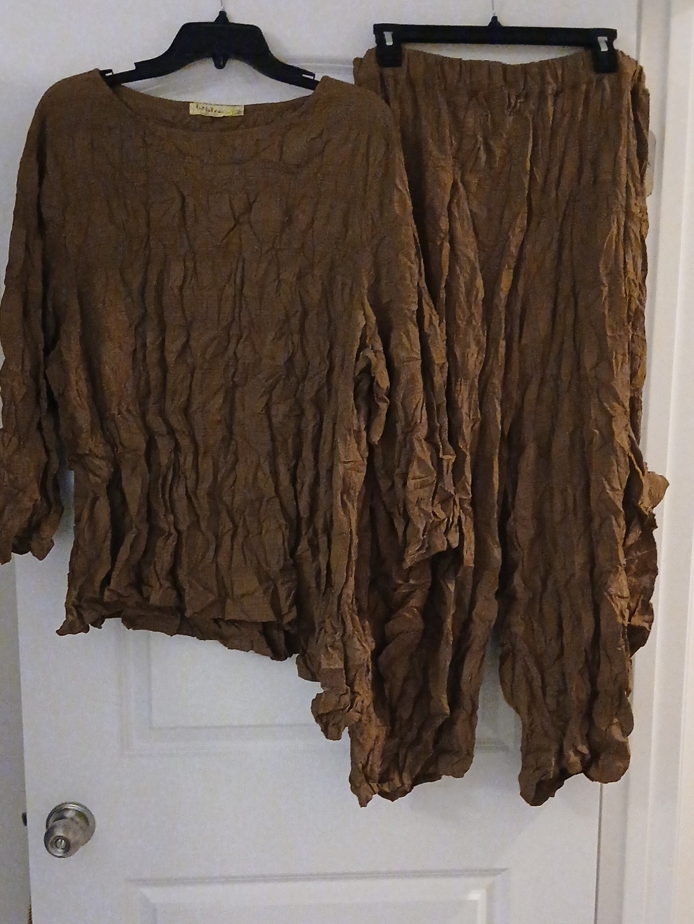 Crinkled Two-Piece Top & Pant Set in Brown Mustard